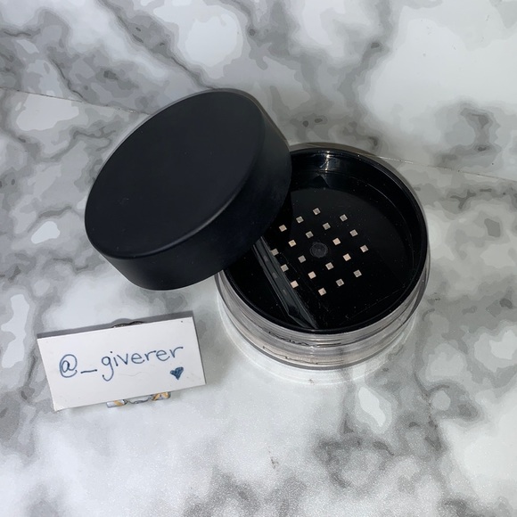 TRUTH & LIGHT Magically Cool Liquid Powder MAC COSMETICS - Picture 2 of 10